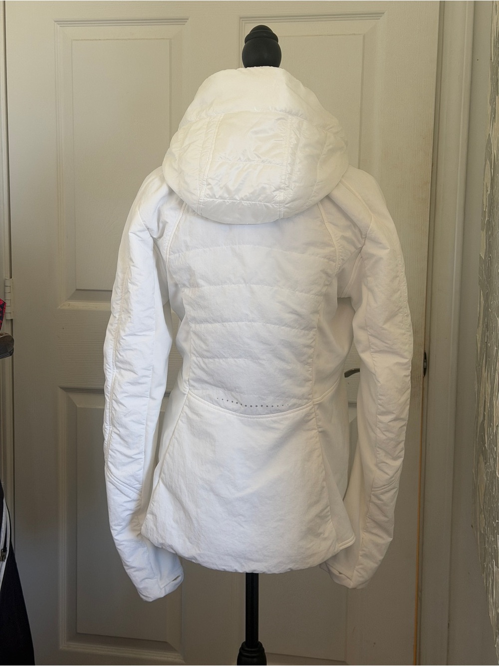 Lululemon Another Mile Jacket White & free tote - Picture 2 of 14